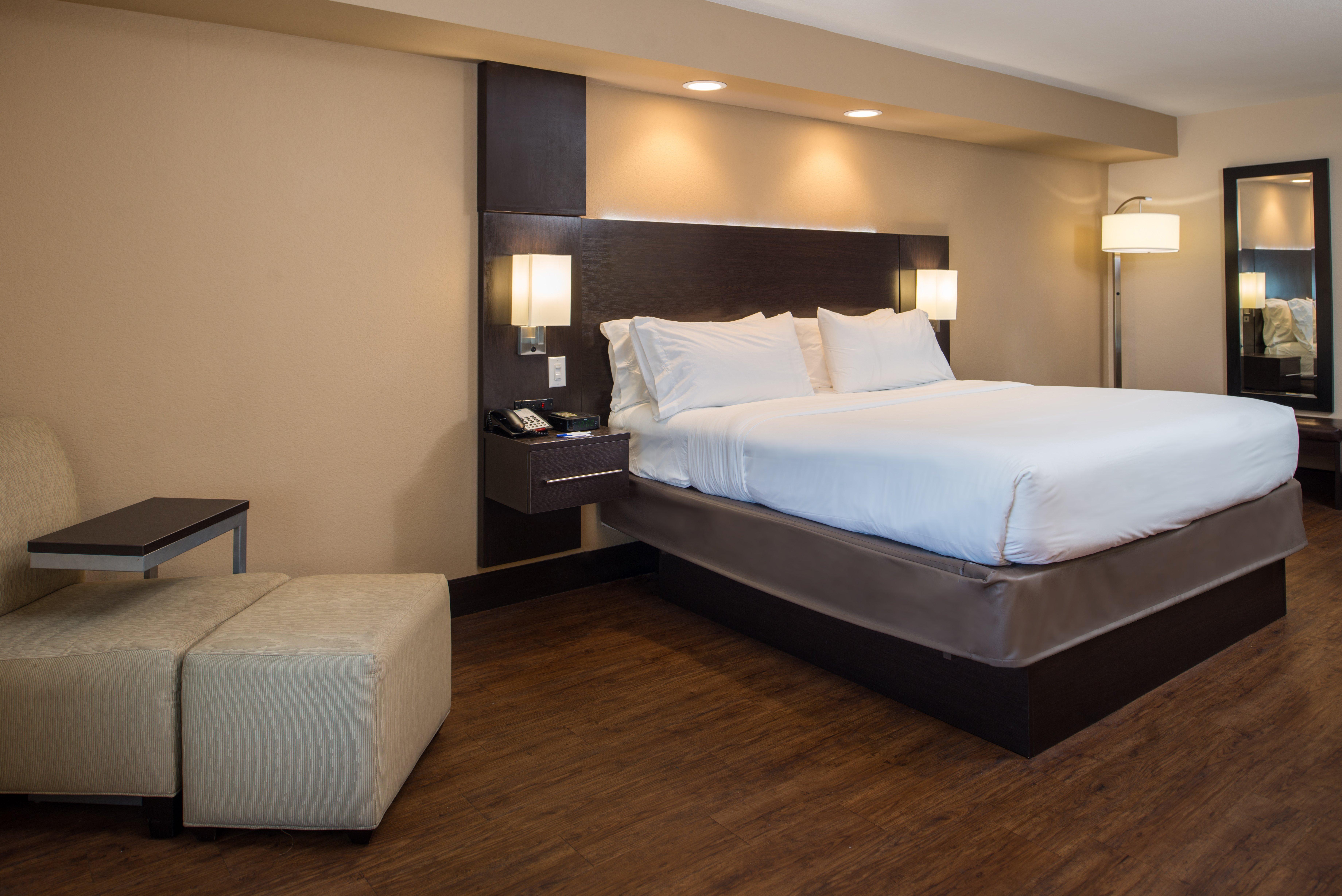 Holiday Inn Express & Suites San Antonio Medical - Six Flags By Ihg Экстерьер фото