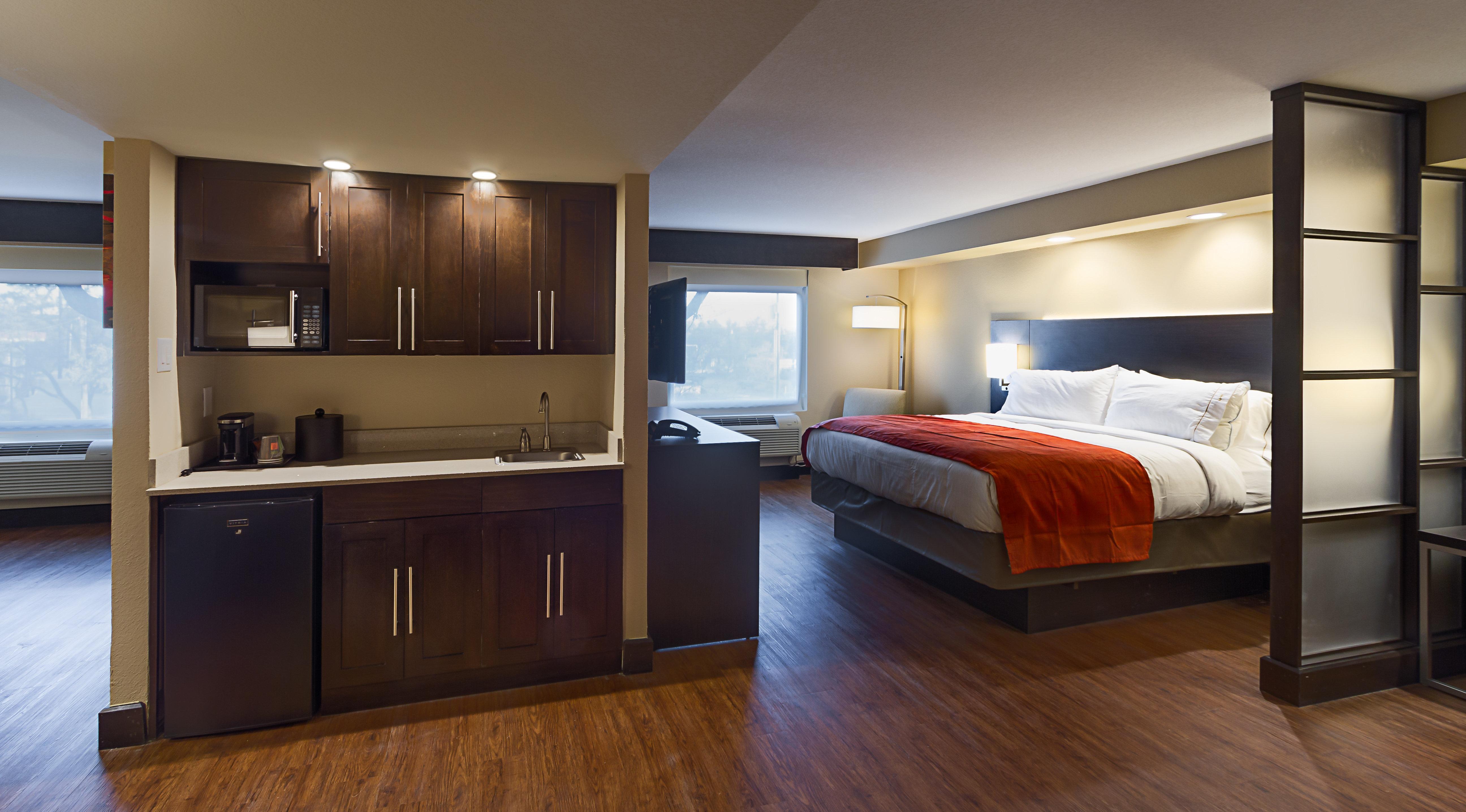 Holiday Inn Express & Suites San Antonio Medical - Six Flags By Ihg Экстерьер фото