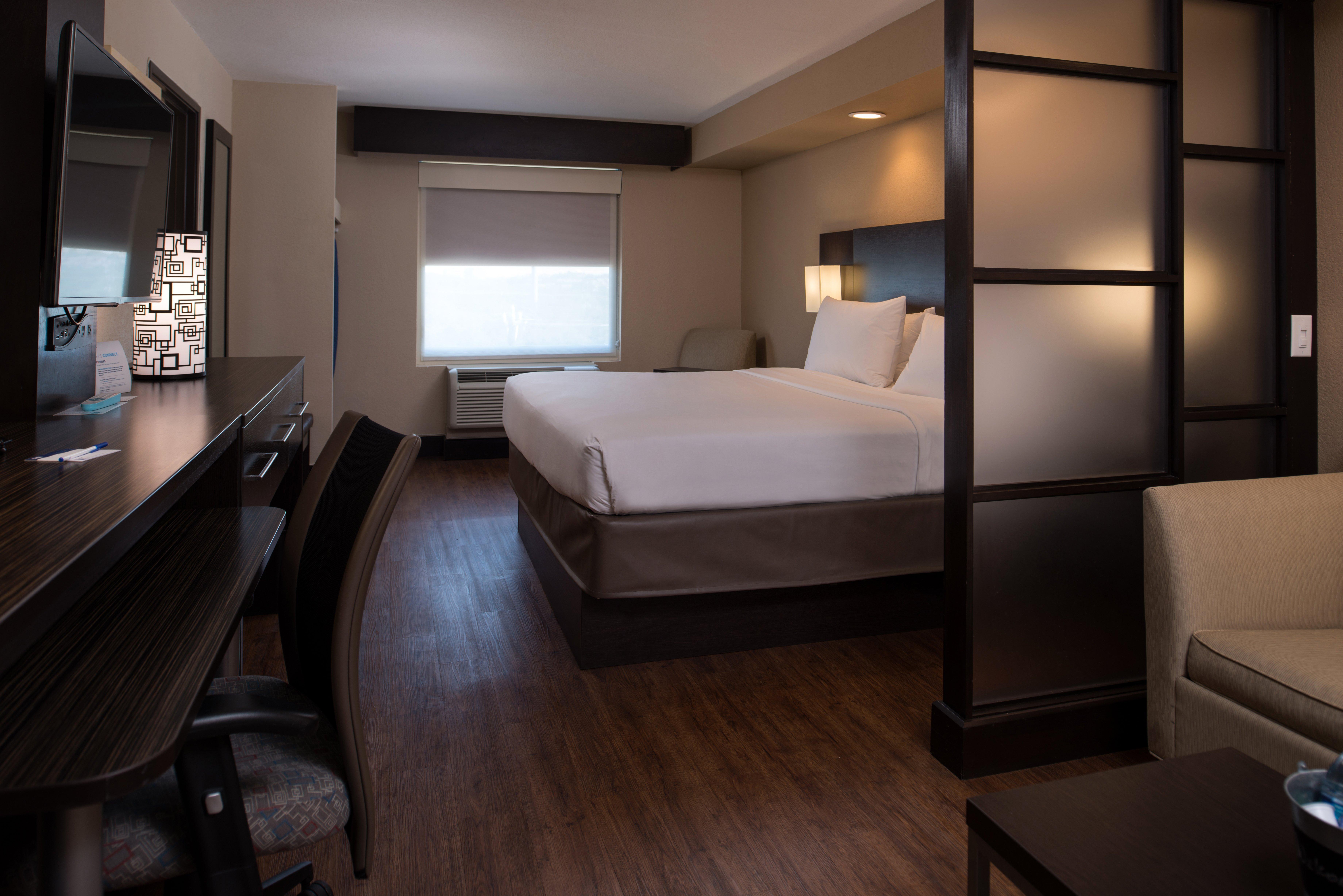Holiday Inn Express & Suites San Antonio Medical - Six Flags By Ihg Экстерьер фото
