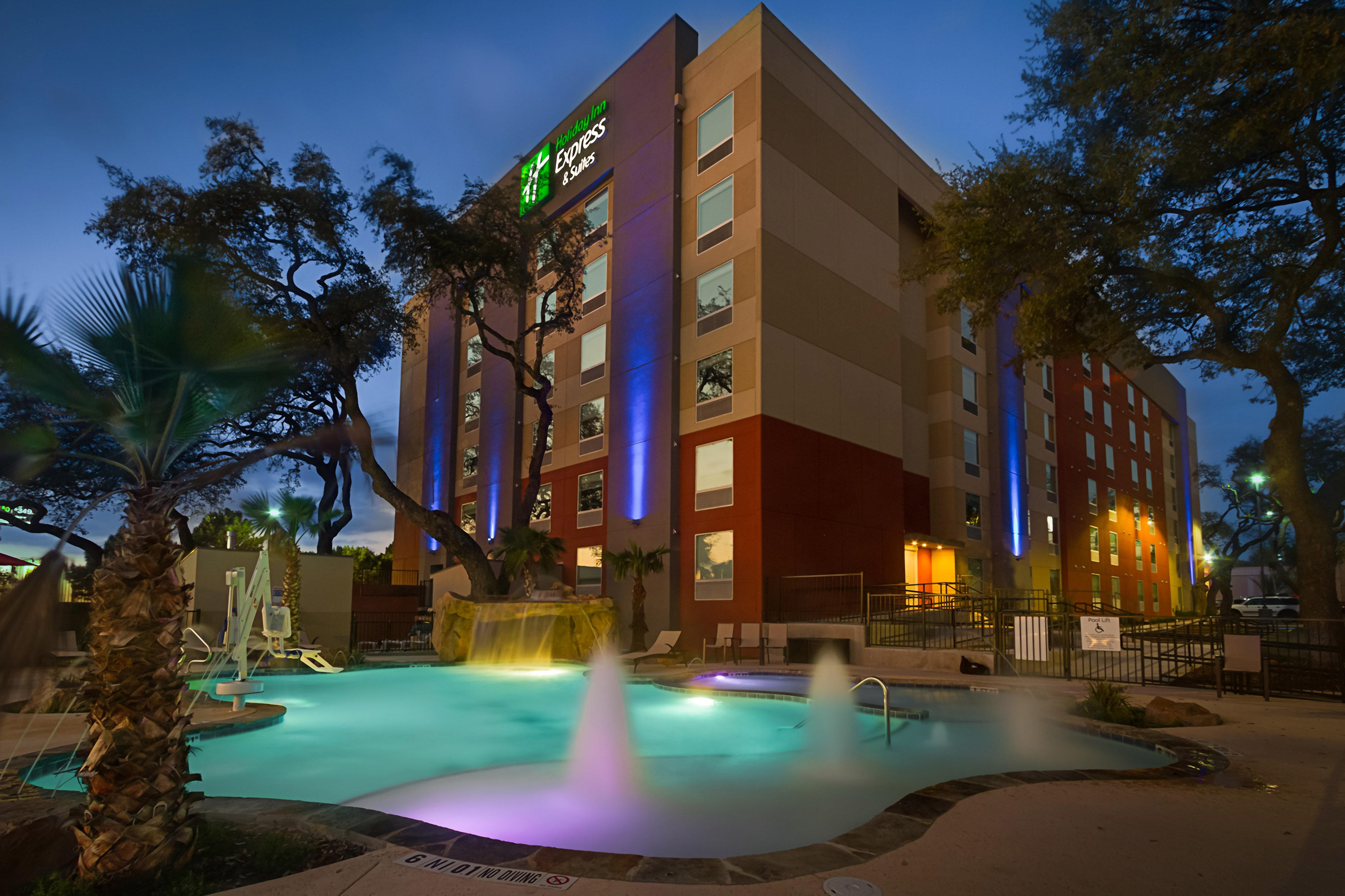 Holiday Inn Express & Suites San Antonio Medical - Six Flags By Ihg Экстерьер фото