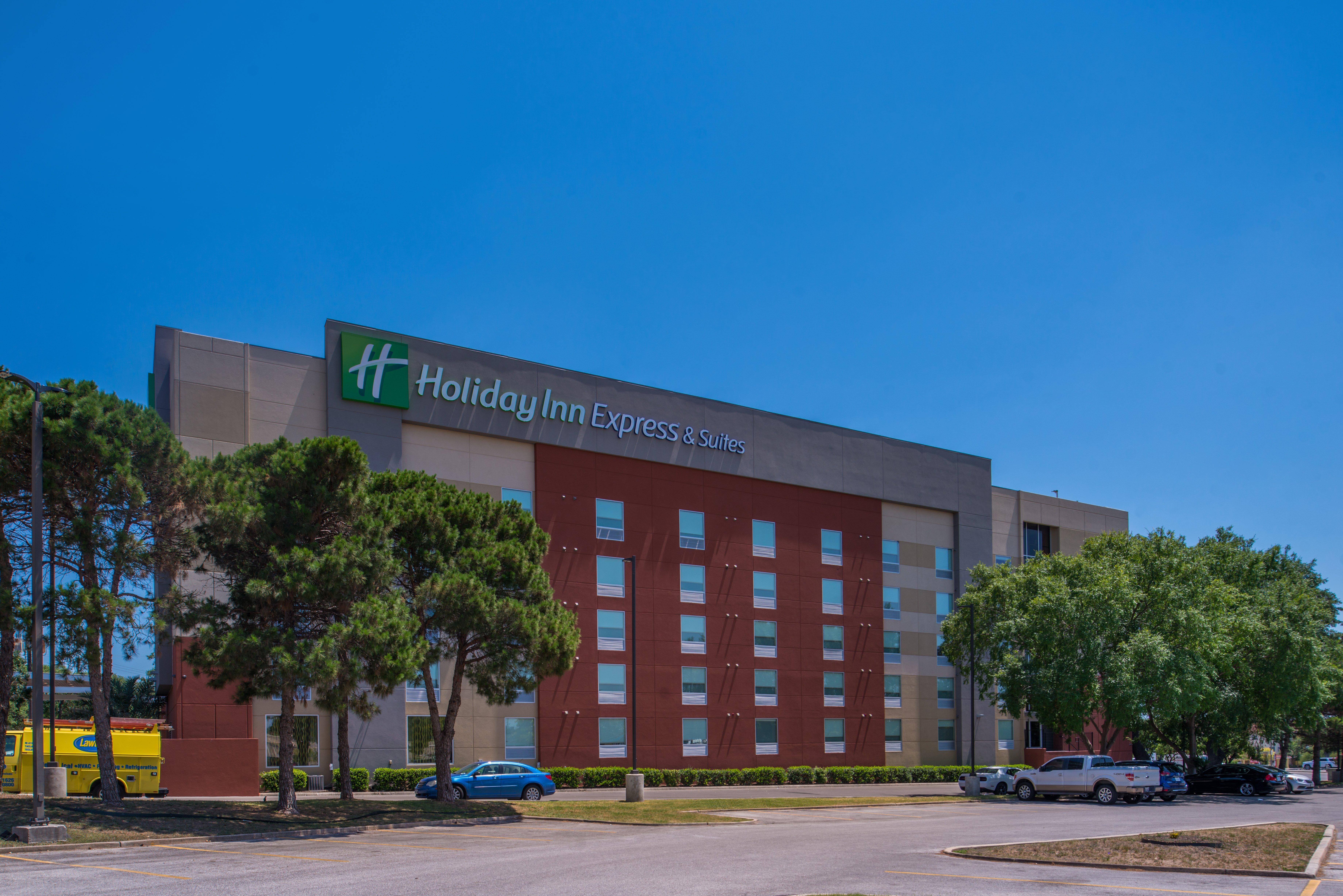 Holiday Inn Express & Suites San Antonio Medical - Six Flags By Ihg Экстерьер фото